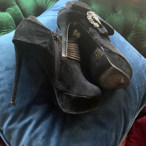 Super high and cute booties😍 - Picture 4 of 4